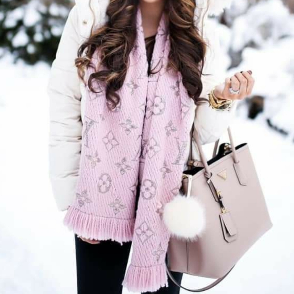 LV Logomania Shine Pink Scarf.
Used, great condition. No tears, pulls, odors.